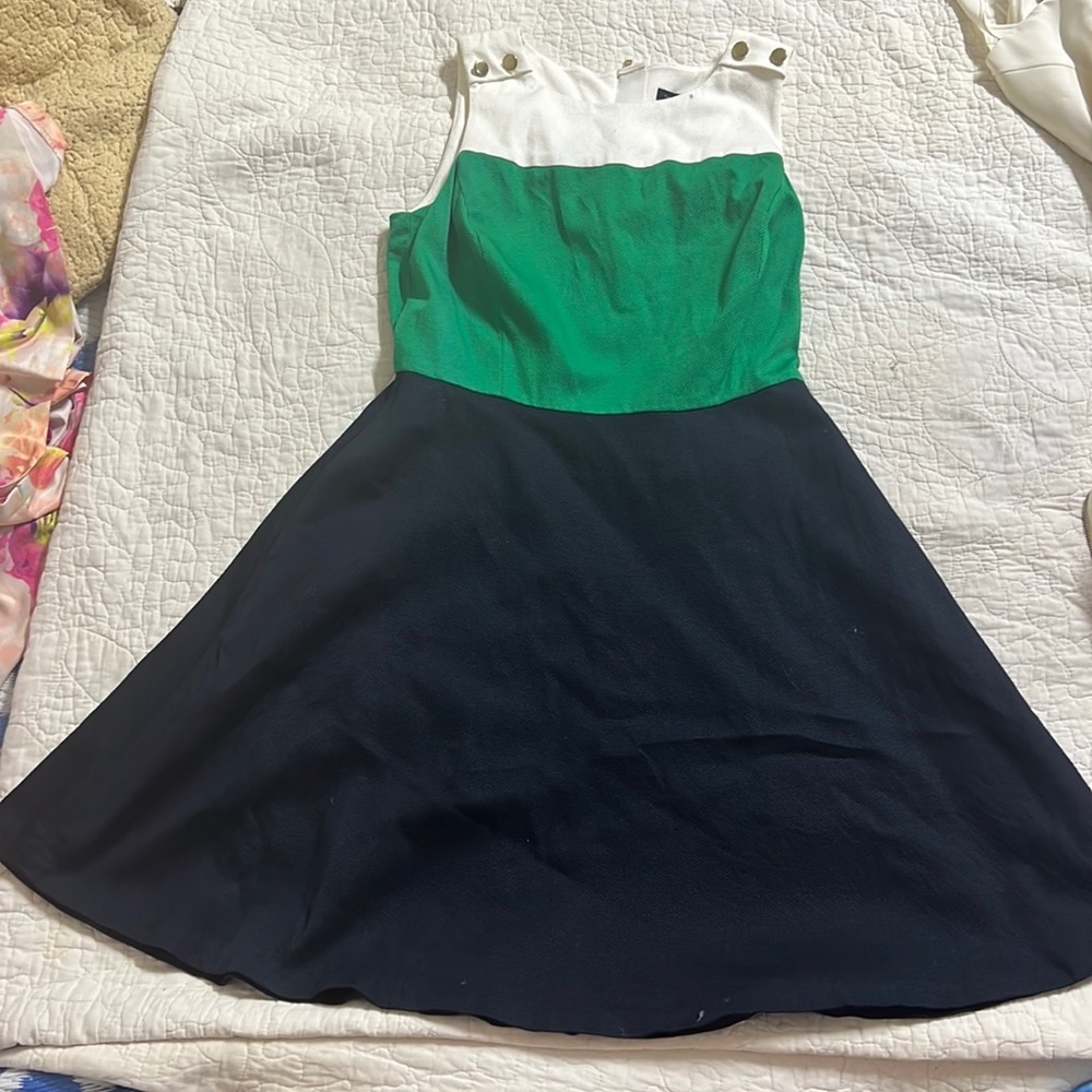 Tommy Hilfiger side 6 , like new